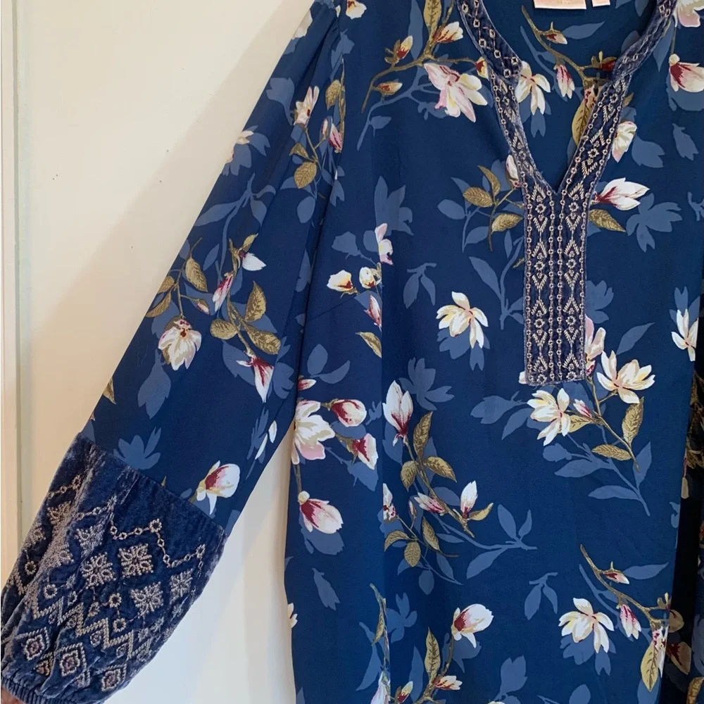 Belle by Kim Gravel Magnolia Blouse Velvet Embroidered Trim - Picture 3 of 9